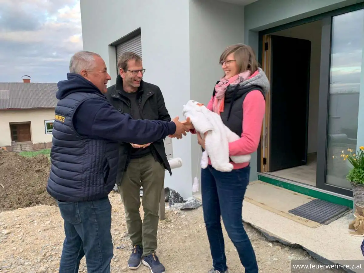 Foto 3, 14.04.2025, Der Feuerwehr - Storch ist gelandet