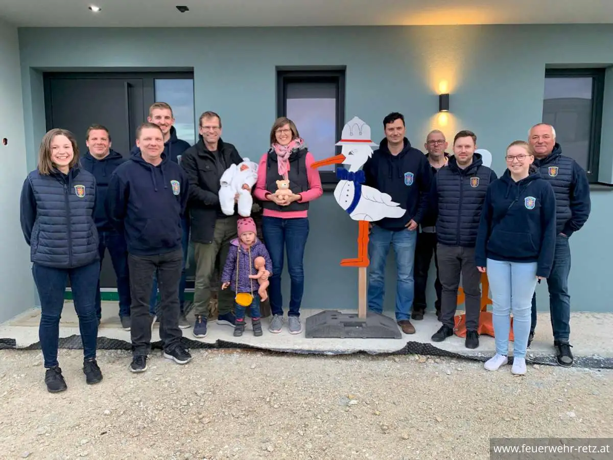 Foto 5, 14.04.2025, Der Feuerwehr - Storch ist gelandet