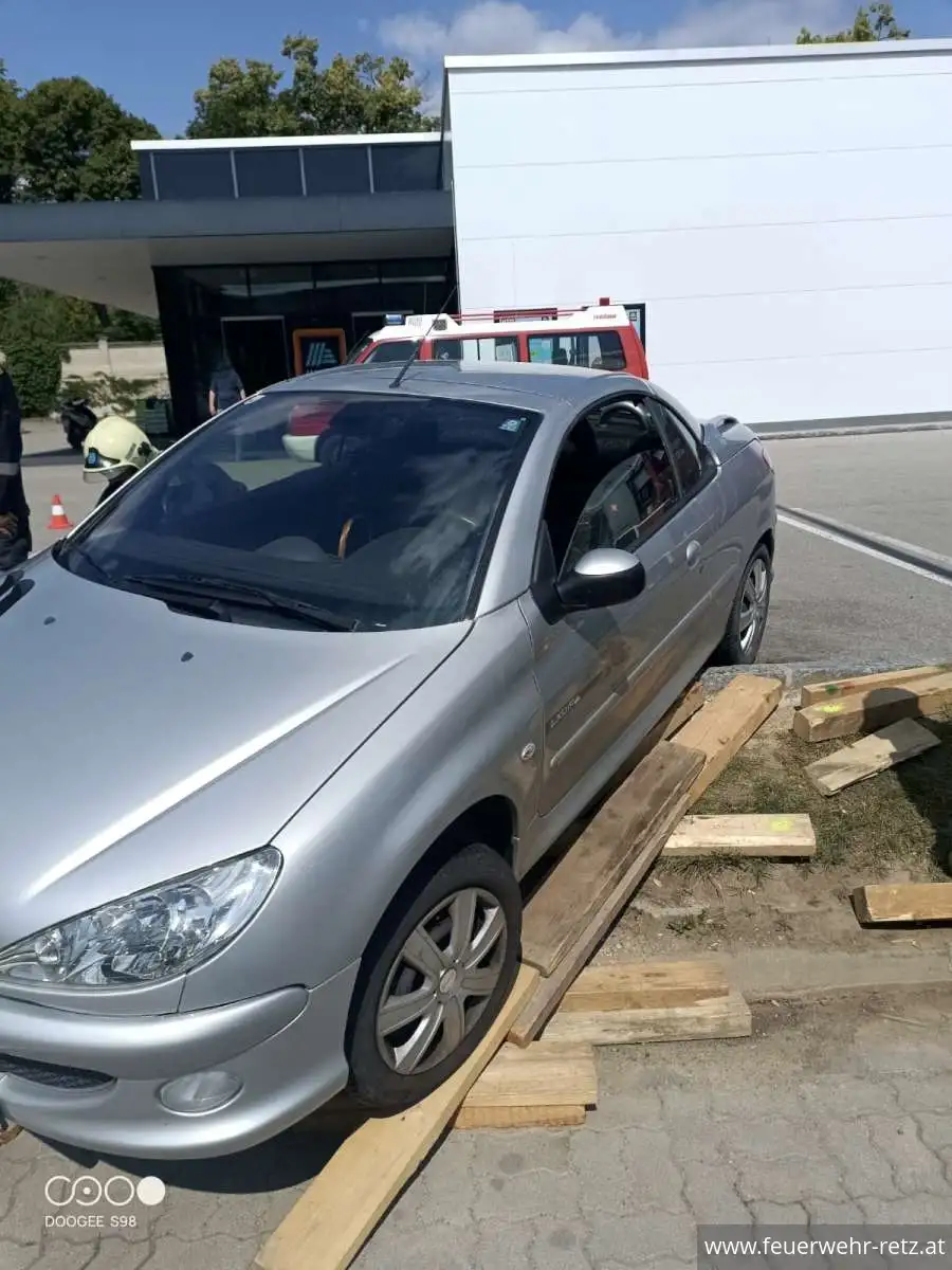 Foto 1, 18.06.2025, Technischer Einsatz - Fahrzeugbergung