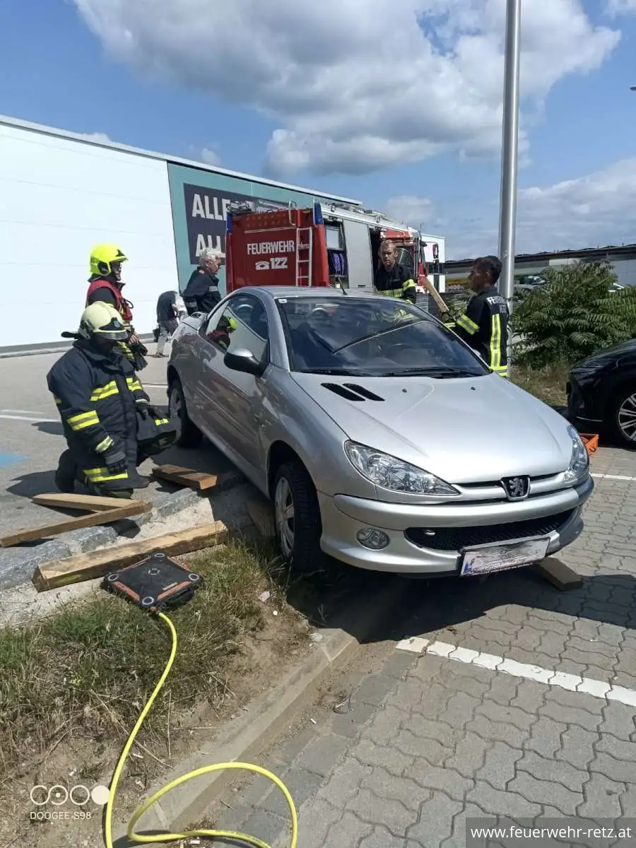 Foto 2, 18.06.2025, Technischer Einsatz - Fahrzeugbergung