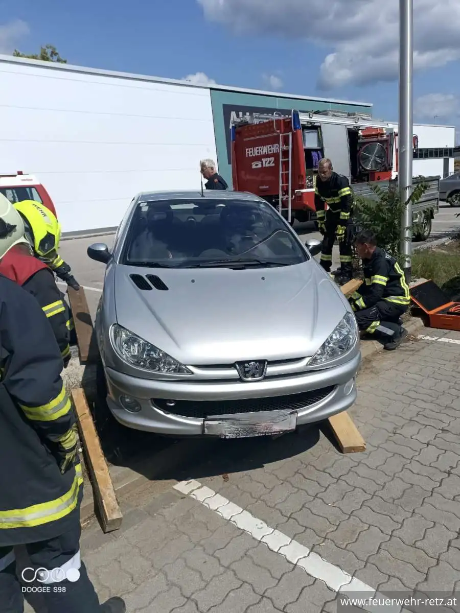 Foto 3, 18.06.2025, Technischer Einsatz - Fahrzeugbergung