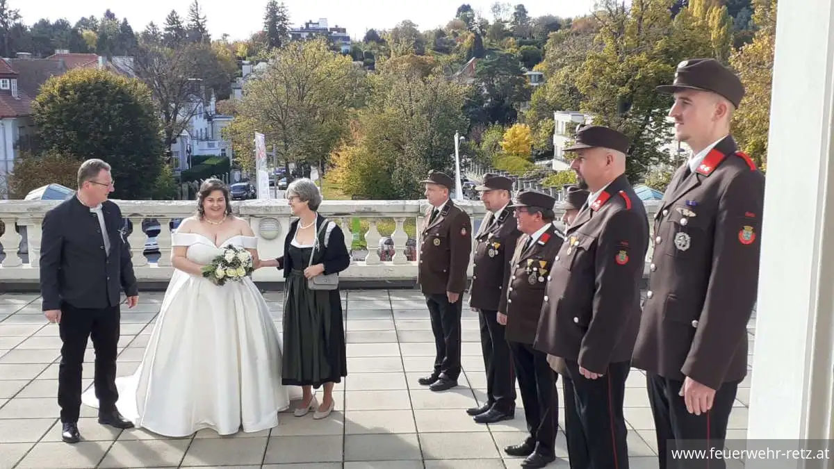 Foto 2, 30.10.2025, Feuerwehrhochzeit Markus und Denise Wiklicky