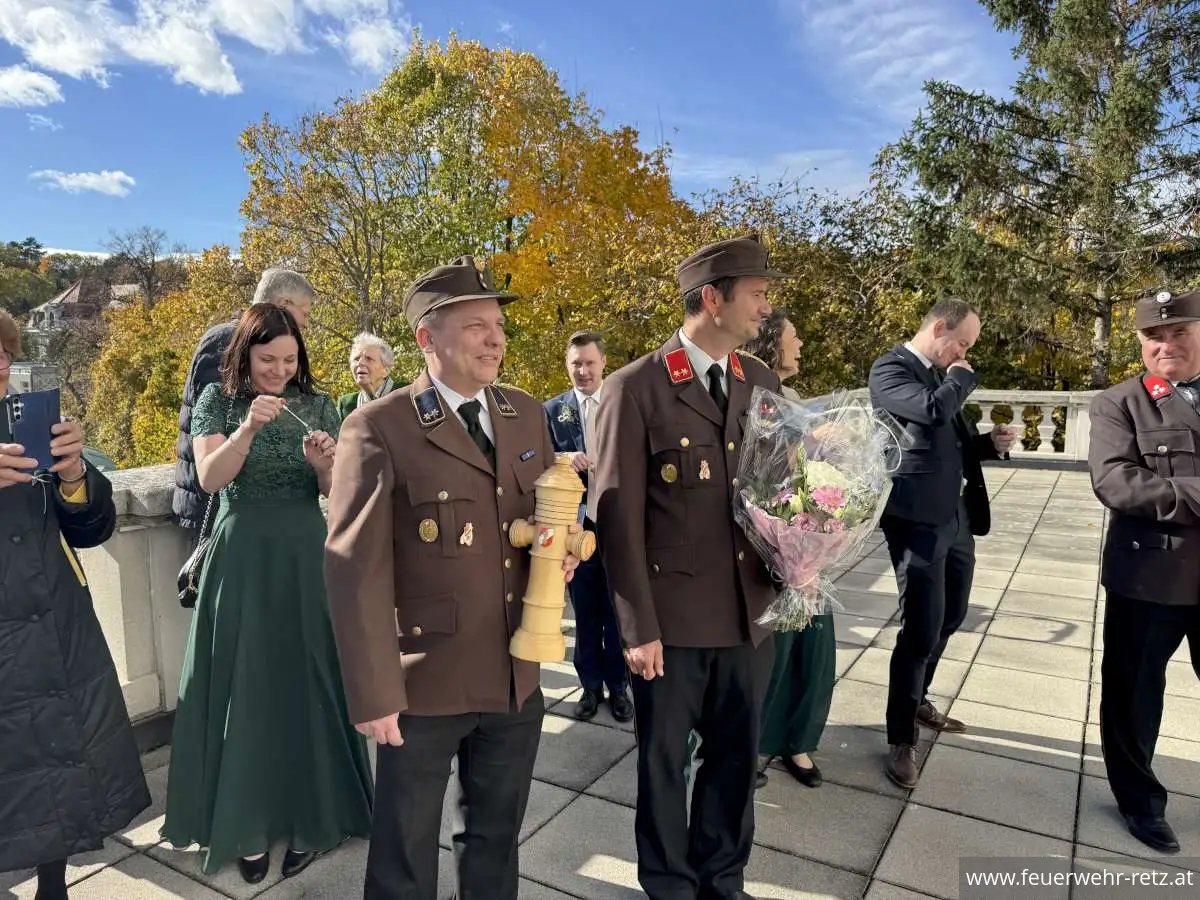 Foto 4, 30.10.2025, Feuerwehrhochzeit Markus und Denise Wiklicky
