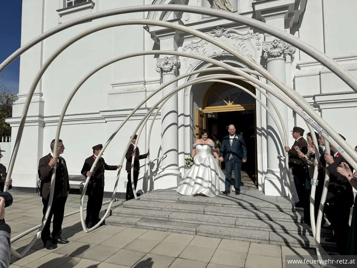 Foto 5, 30.10.2025, Feuerwehrhochzeit Markus und Denise Wiklicky