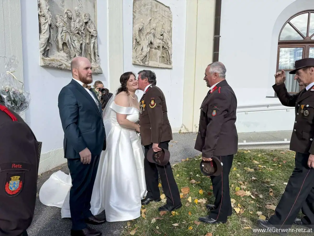 Foto 14, 30.10.2025, Feuerwehrhochzeit Markus und Denise Wiklicky
