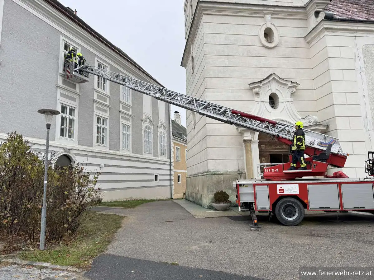 Foto 8, 16.11.2025, Brand in der Volksschule Retz - Übung