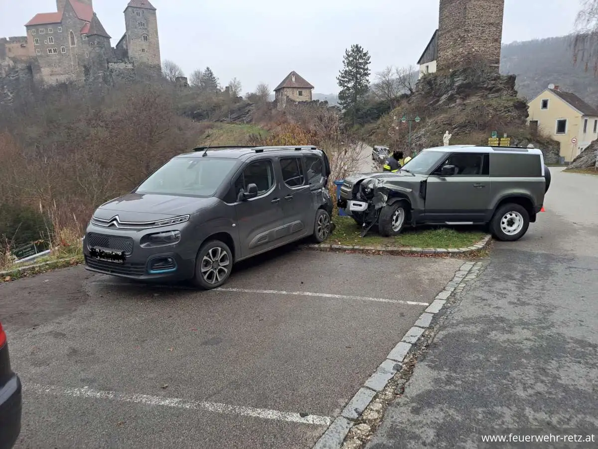 Foto 1, 16.11.2025, Technischer Einsatz - Unterstützung bei Fahrzeugbergung in Hardegg