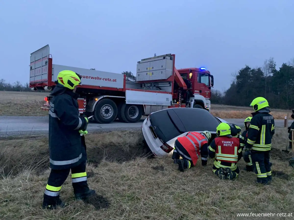 Foto 1, 11.02.2026, Technischer Einsatz - PKW-Bergung Foto 1, 11.02.2026, Technischer Einsatz - PKW-Bergung