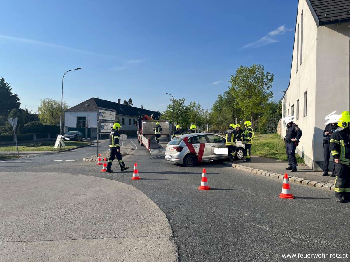 Foto 2, 20.04.2026, Technischer Einsatz - Fahrzeugbergung