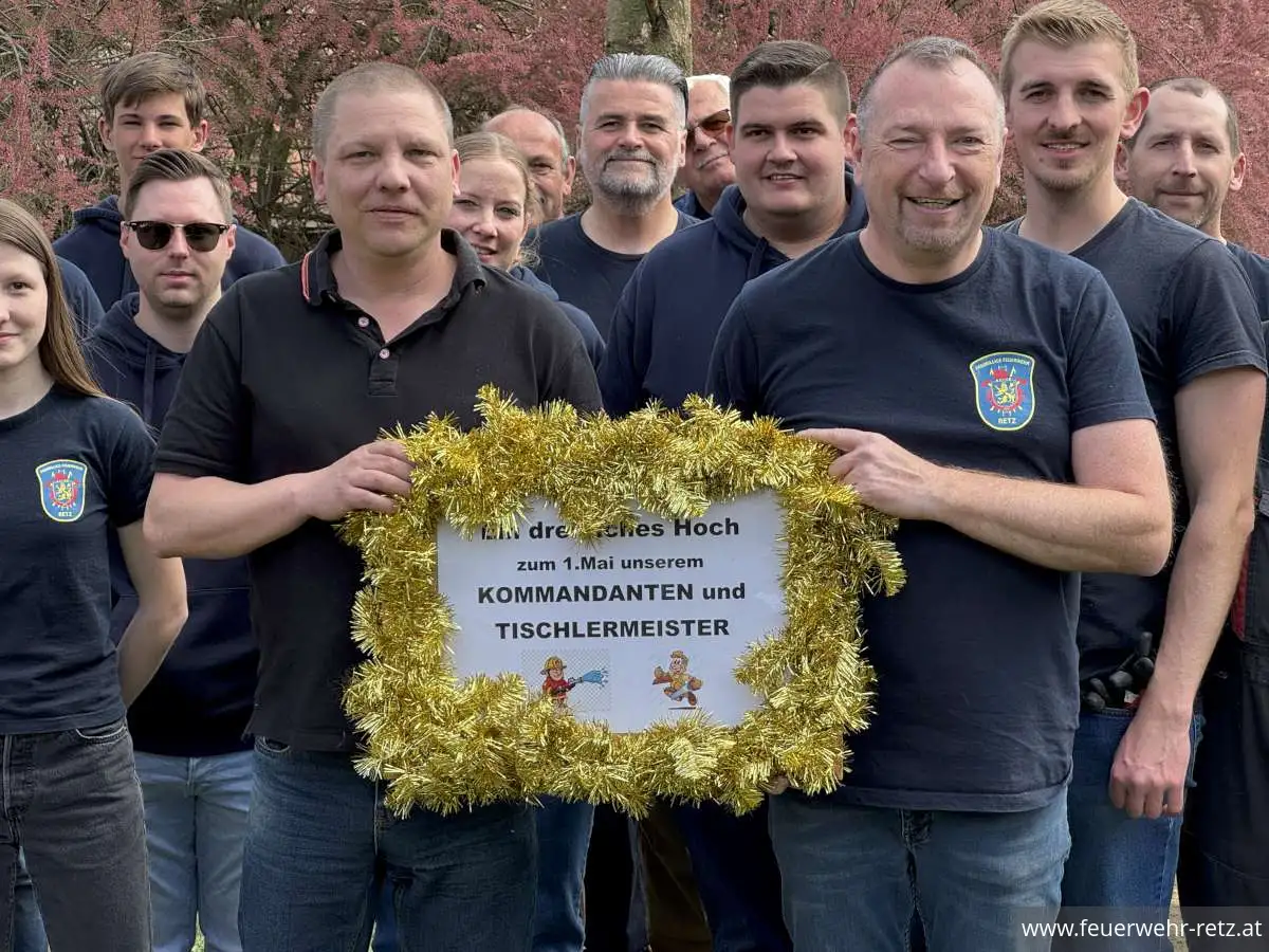 Foto 23, 02.05.2026, Maibaumtradition in Retz gepflegt - Maibäume für Bürgermeister und neuen Feuerwehrkommandanten