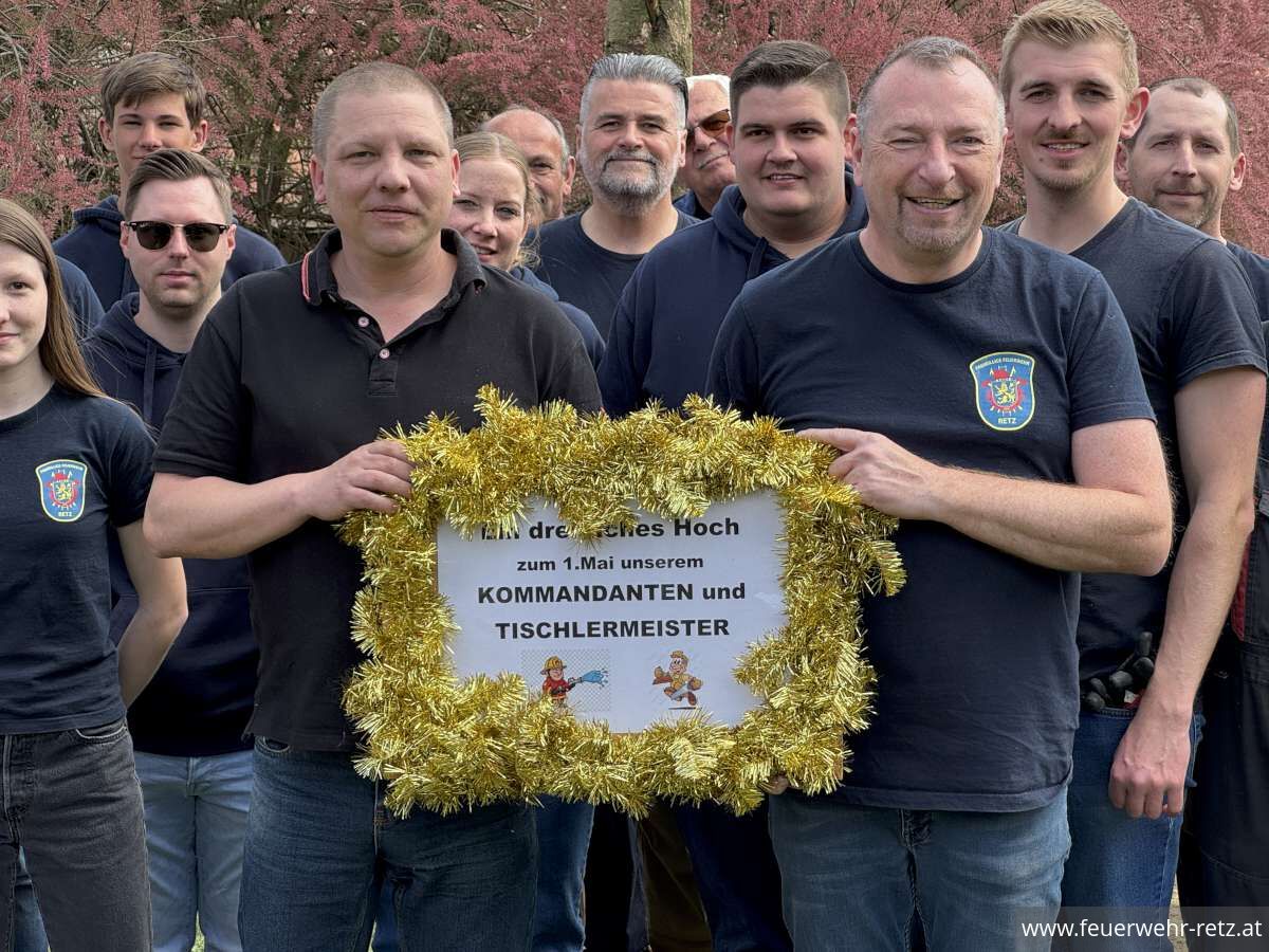 Foto 23, 02.05.2026, Maibaumtradition in Retz gepflegt - Maibäume für Bürgermeister und neuen Feuerwehrkommandanten