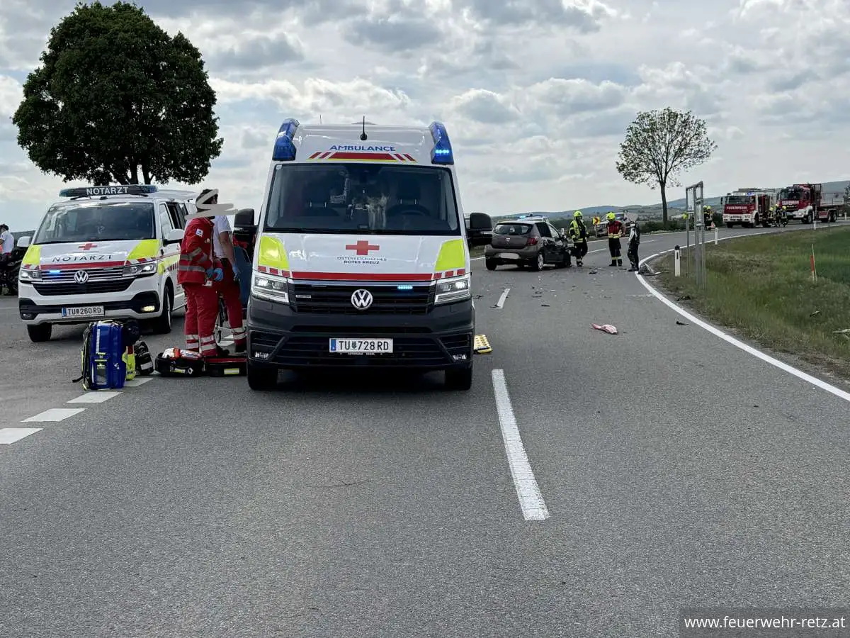 Foto 4, 11.05.2026, Technischer Einsatz - Fahrzeugbergung nach Verkehrsunfall