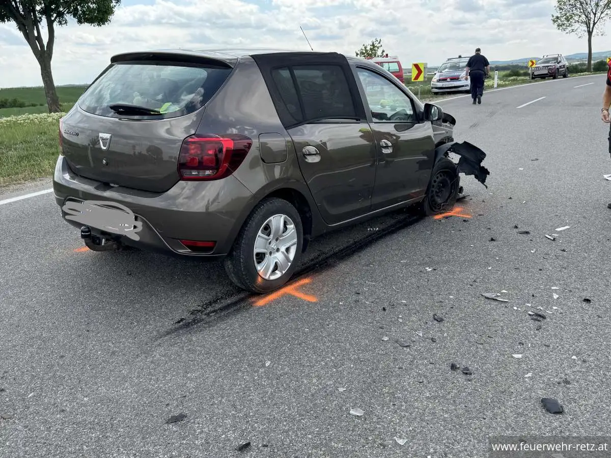 Foto 5, 11.05.2026, Technischer Einsatz - Fahrzeugbergung nach Verkehrsunfall