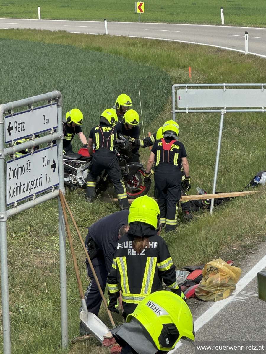Foto 6, 11.05.2026, Technischer Einsatz - Fahrzeugbergung nach Verkehrsunfall