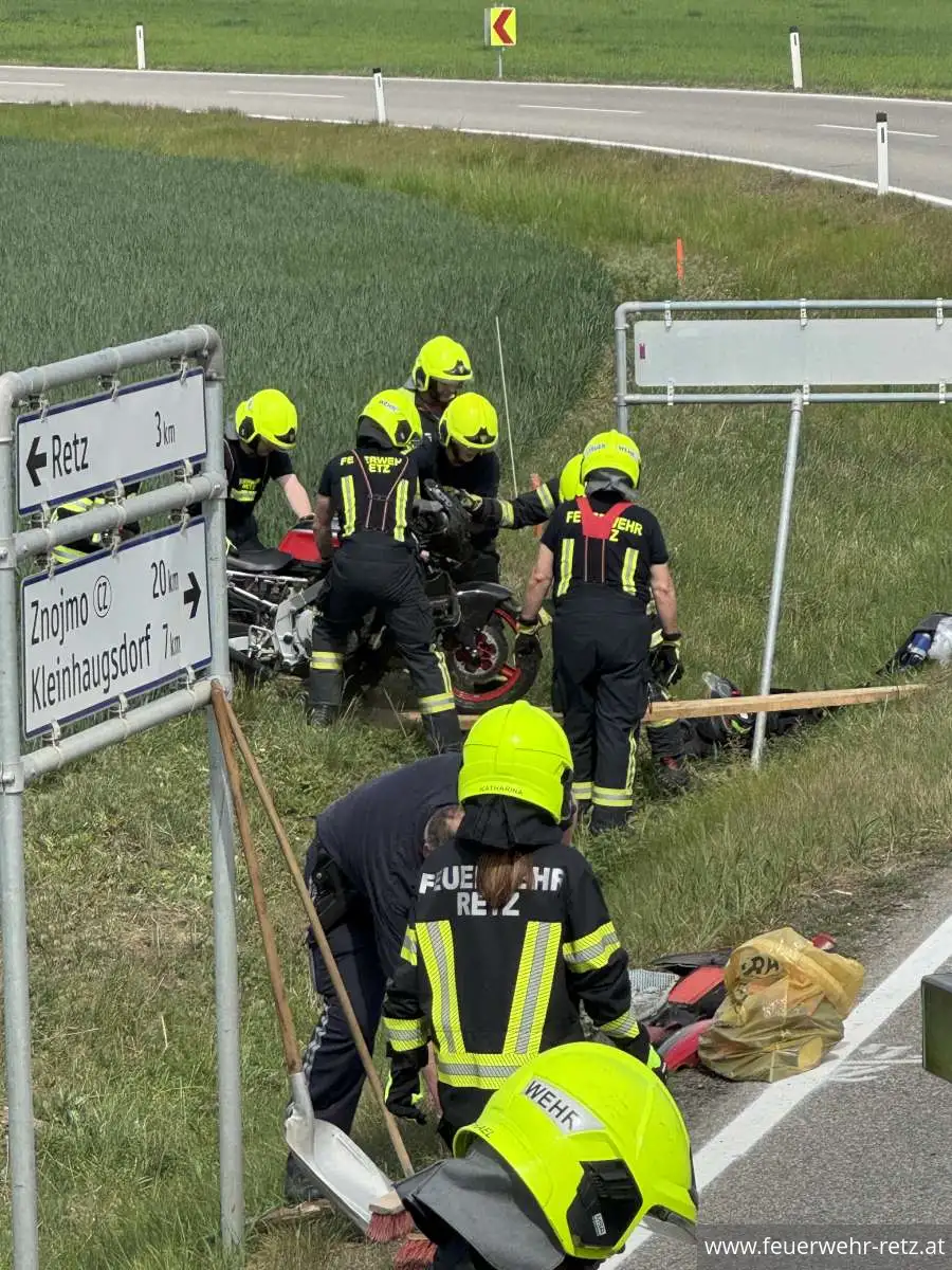 Foto 6, 11.05.2026, Technischer Einsatz - Fahrzeugbergung nach Verkehrsunfall