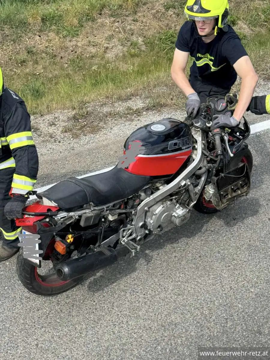 Foto 8, 11.05.2026, Technischer Einsatz - Fahrzeugbergung nach Verkehrsunfall