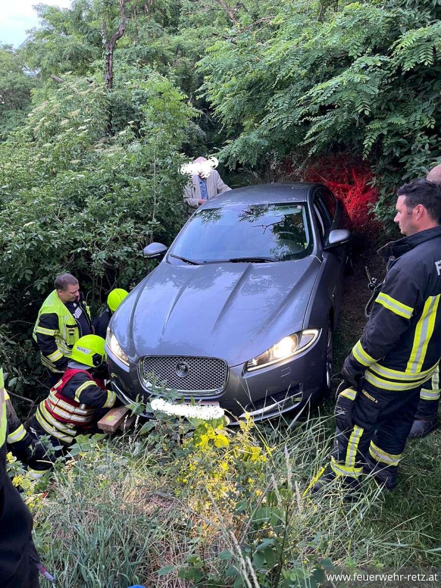 Foto 3, 05.06.2026, Technischer Einsatz - PKW-Bergung bei der Retzer Windmühle