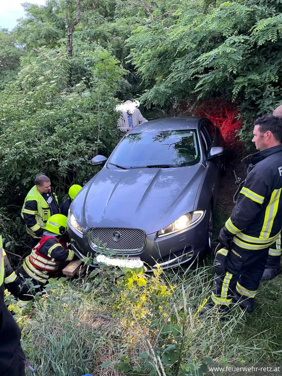 Foto 3, 05.06.2026, Technischer Einsatz - PKW-Bergung bei der Retzer Windmühle