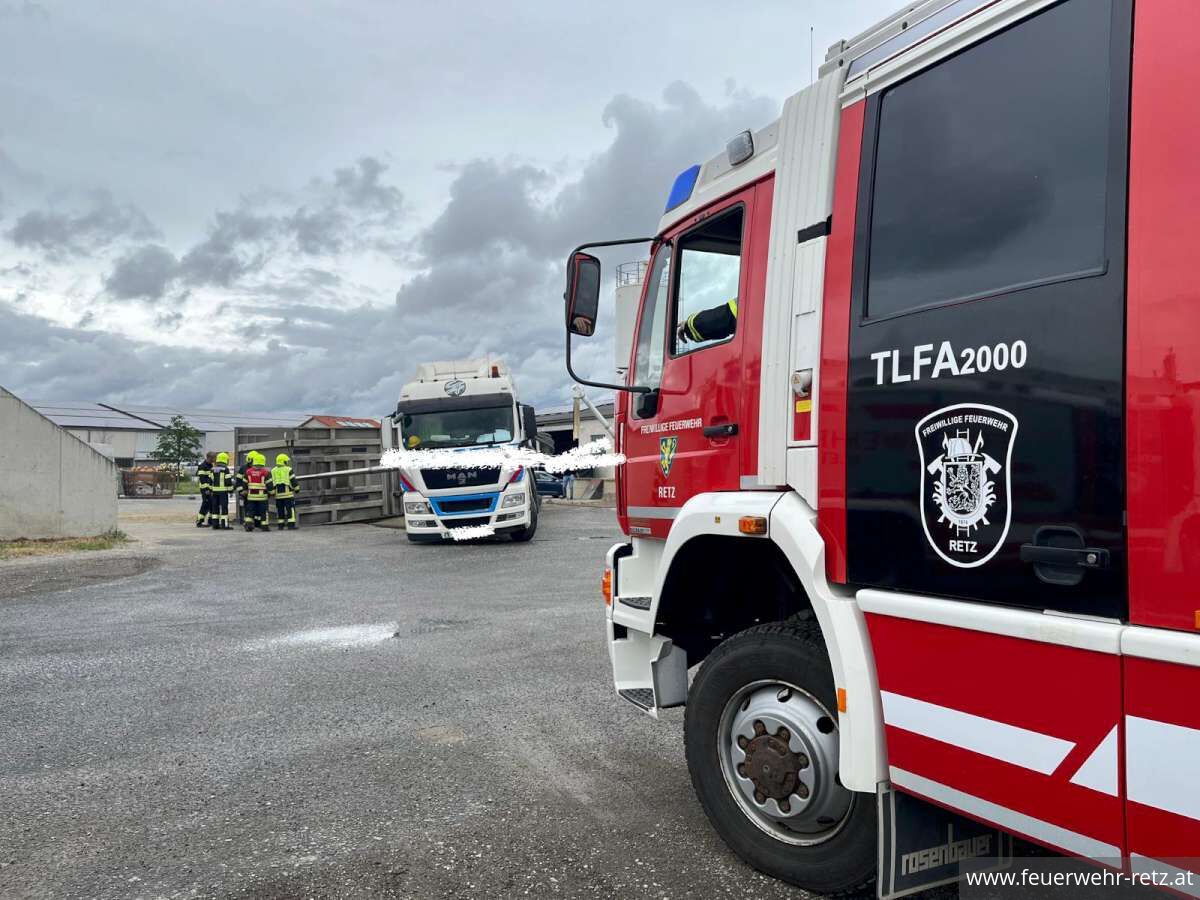 Foto 1, 05.06.2026, Technischer Einsatz - LKW-Bergung