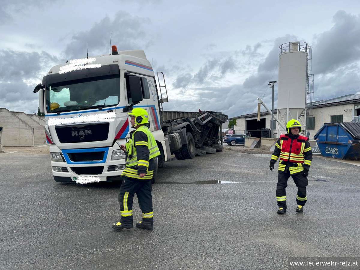 Foto 2, 05.06.2026, Technischer Einsatz - LKW-Bergung
