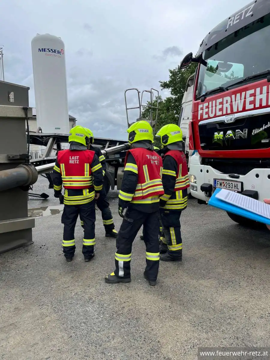 Foto 4, 05.06.2026, Technischer Einsatz - LKW-Bergung