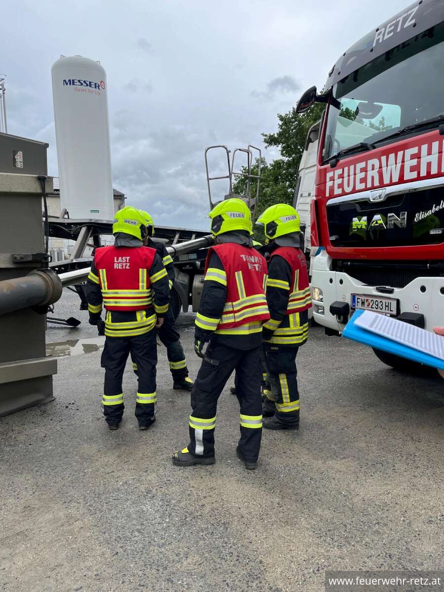 Foto 4, 05.06.2026, Technischer Einsatz - LKW-Bergung