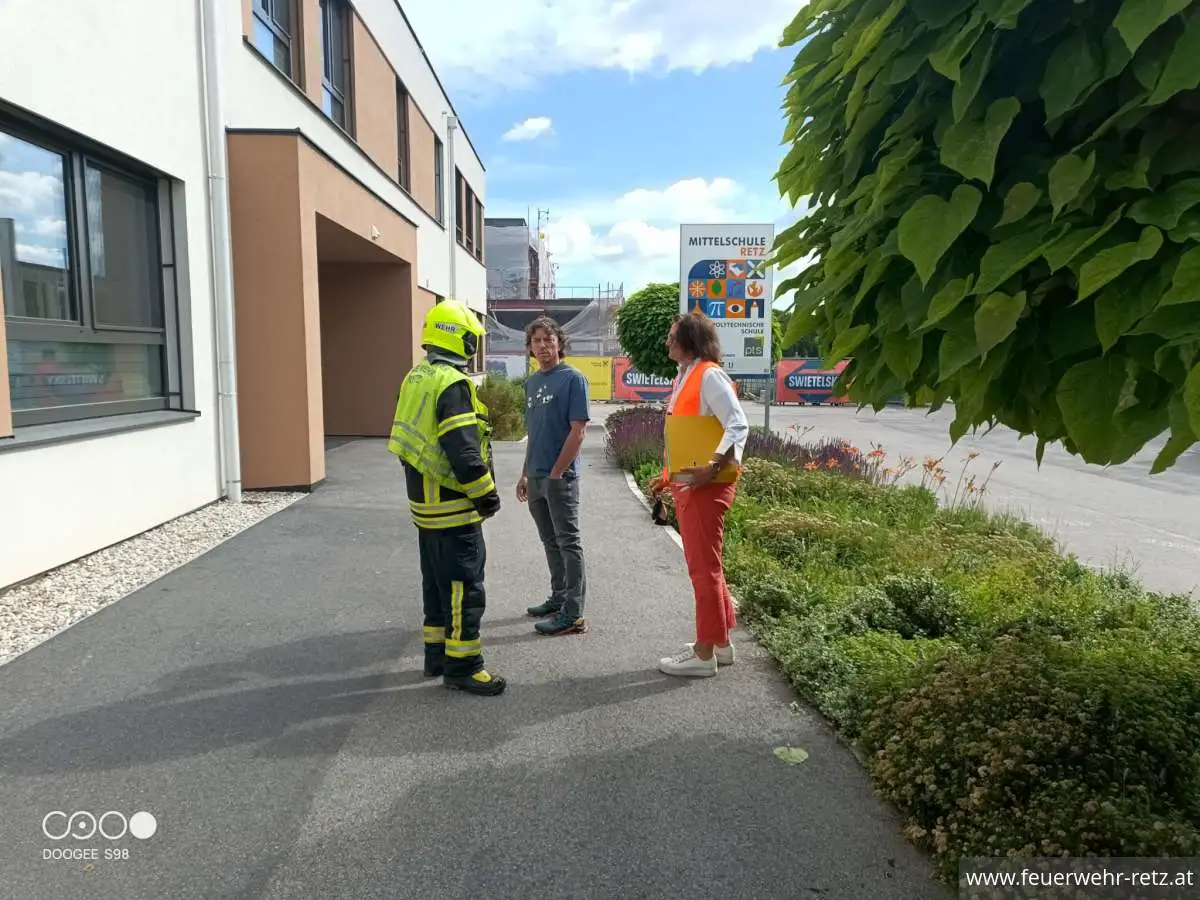 Foto 9, 15.06.2026, Erfolgreiche Übungen der Feuerwehr Retz im Kindergarten und in der Mittelschule