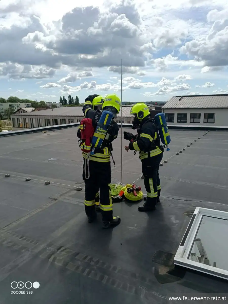 Foto 11, 15.06.2026, Erfolgreiche Übungen der Feuerwehr Retz im Kindergarten und in der Mittelschule