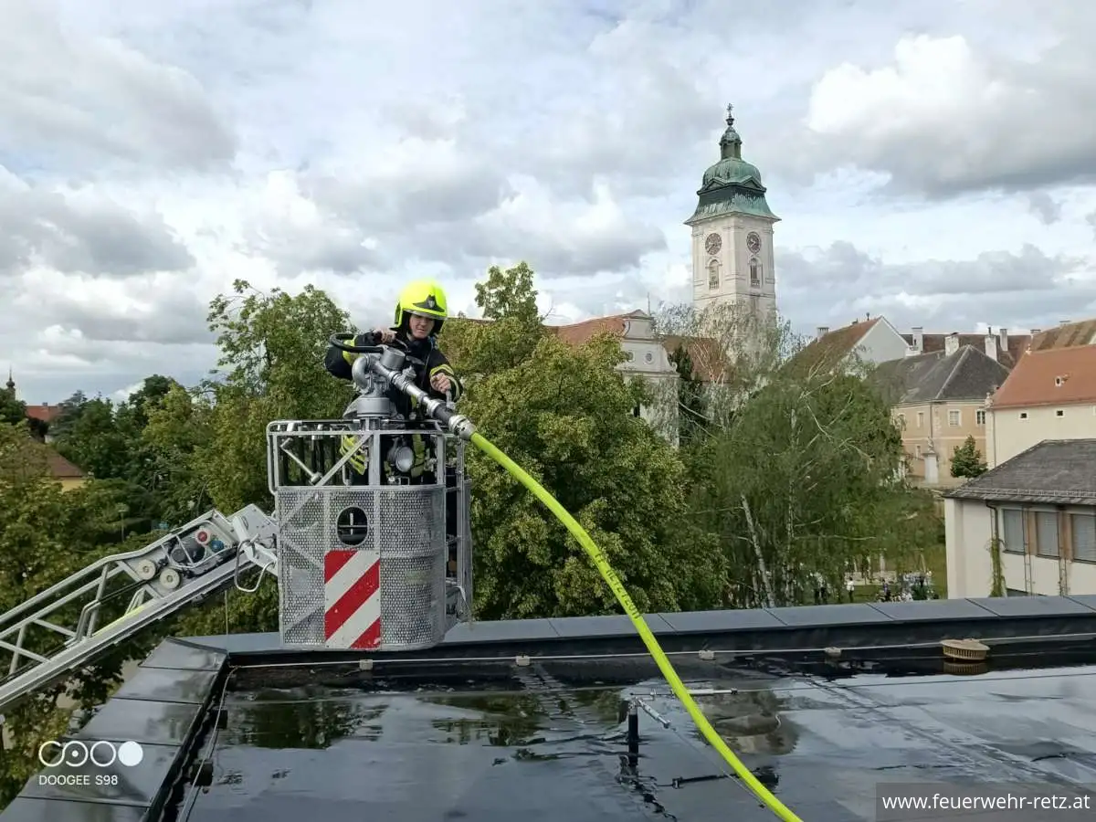 Foto 12, 15.06.2026, Erfolgreiche Übungen der Feuerwehr Retz im Kindergarten und in der Mittelschule