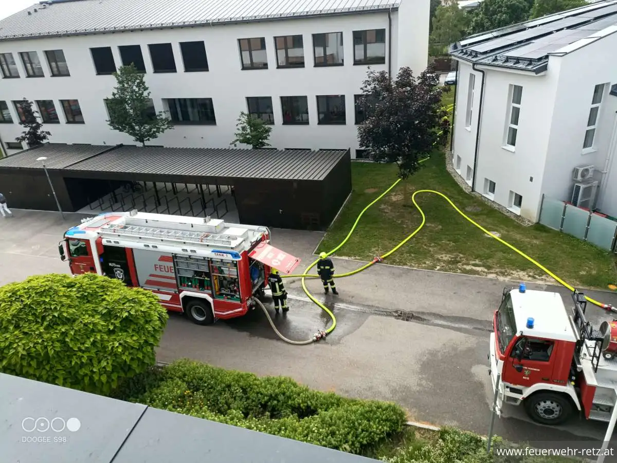 Foto 14, 15.06.2026, Erfolgreiche Übungen der Feuerwehr Retz im Kindergarten und in der Mittelschule