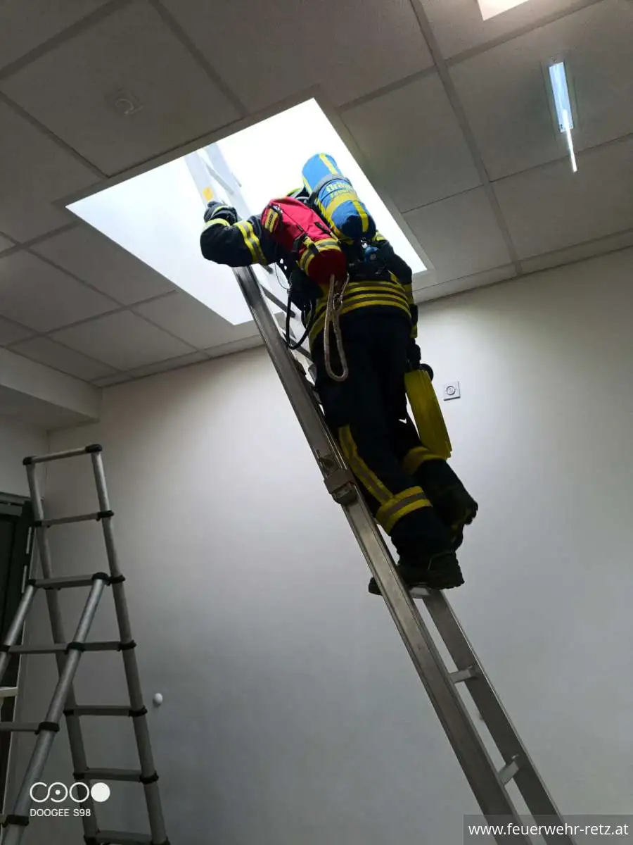 Foto 15, 15.06.2026, Erfolgreiche Übungen der Feuerwehr Retz im Kindergarten und in der Mittelschule
