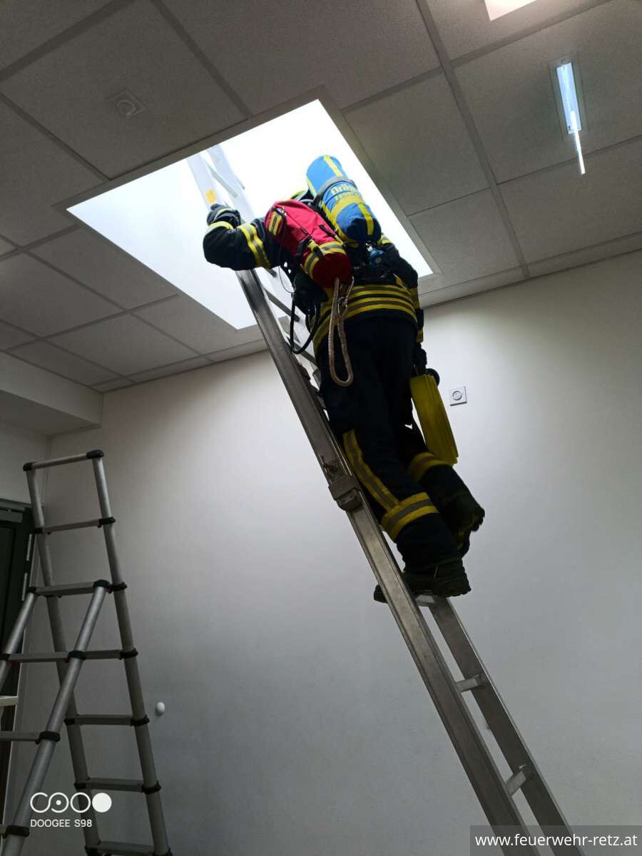 Foto 15, 15.06.2026, Erfolgreiche Übungen der Feuerwehr Retz im Kindergarten und in der Mittelschule