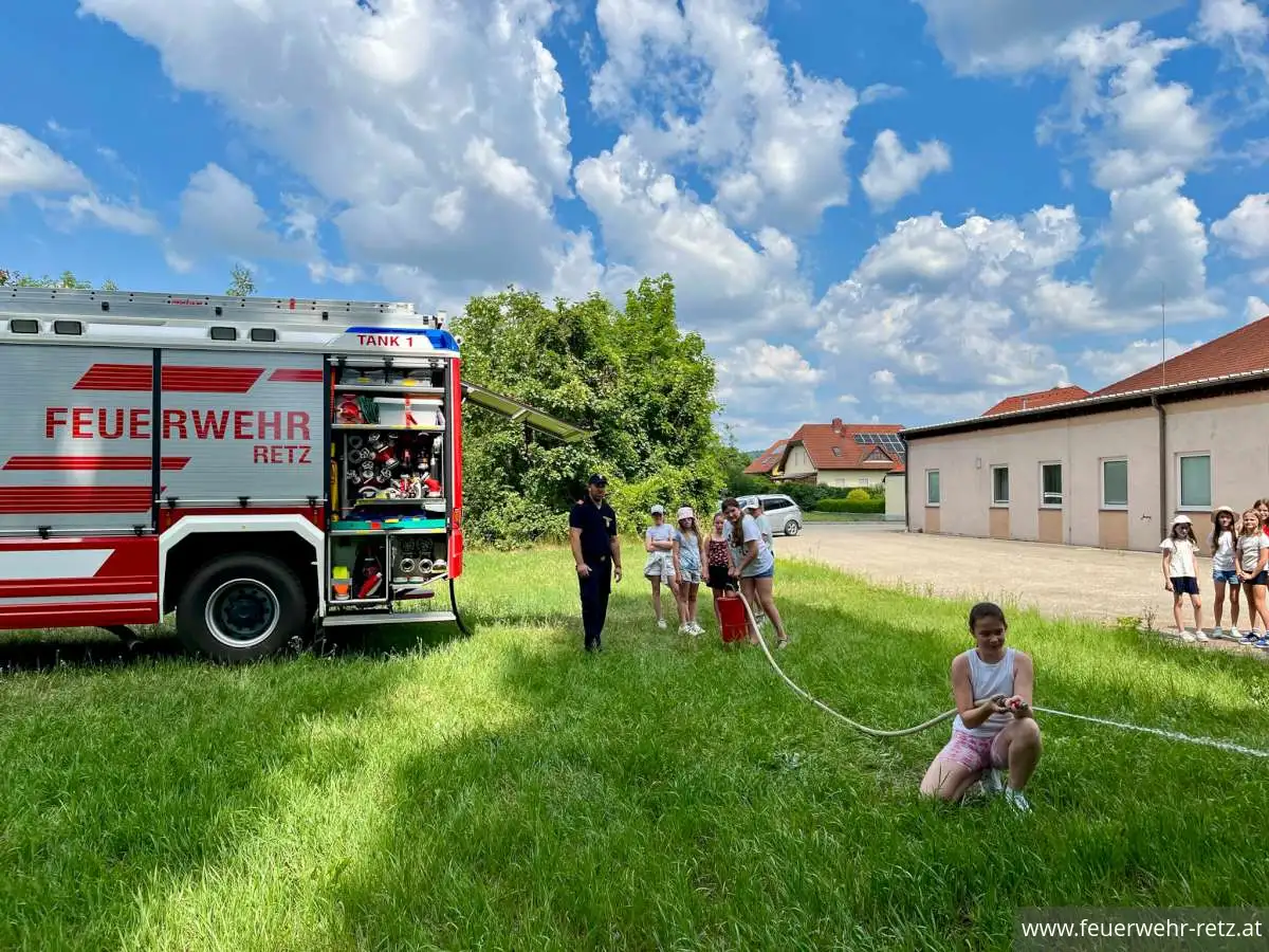 Foto 7, 23.06.2026, Besuch der Volksschule Retz bei der Freiwilligen Feuerwehr Retz