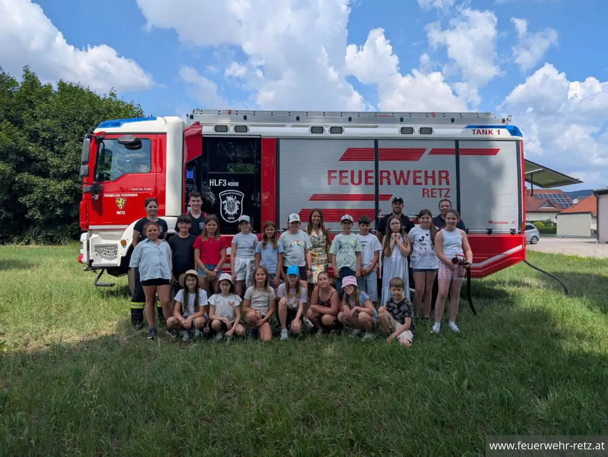 Foto 8, 23.06.2026, Besuch der Volksschule Retz bei der Freiwilligen Feuerwehr Retz
