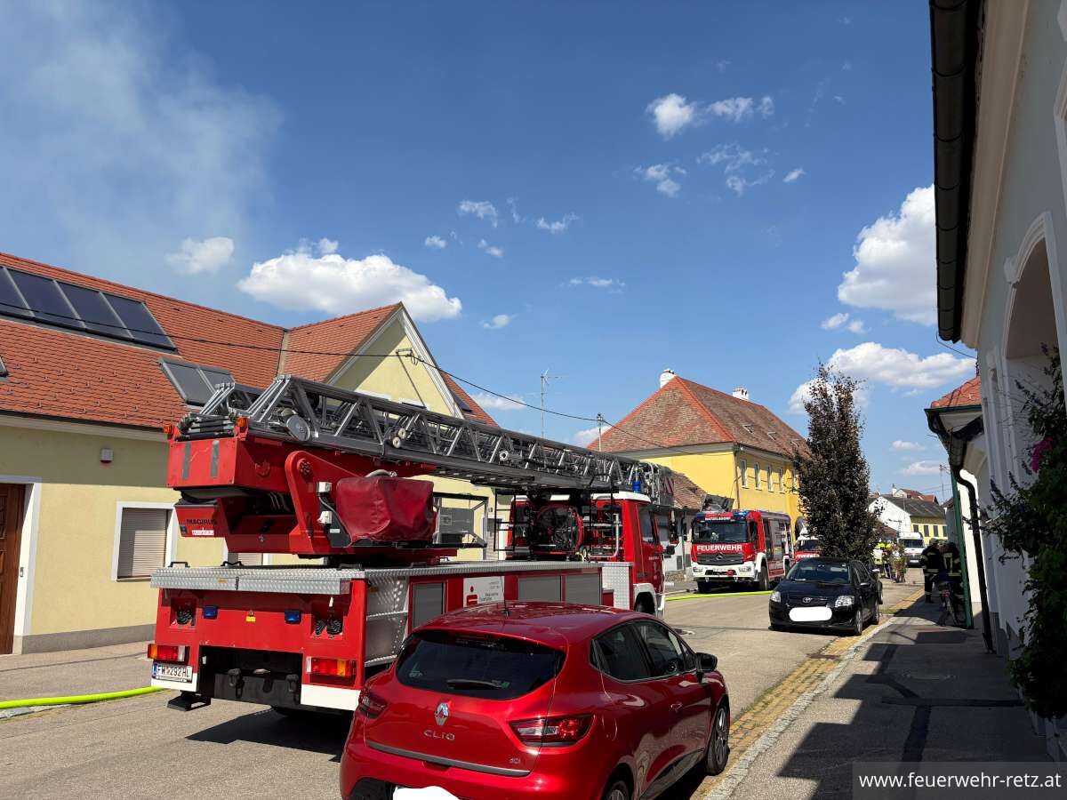 Foto 2, 10.08.2026, Brandeinsatz - Gebäudebrand in Zellerndorf