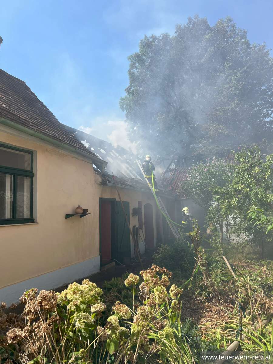 Foto 5, 10.08.2026, Brandeinsatz - Gebäudebrand in Zellerndorf