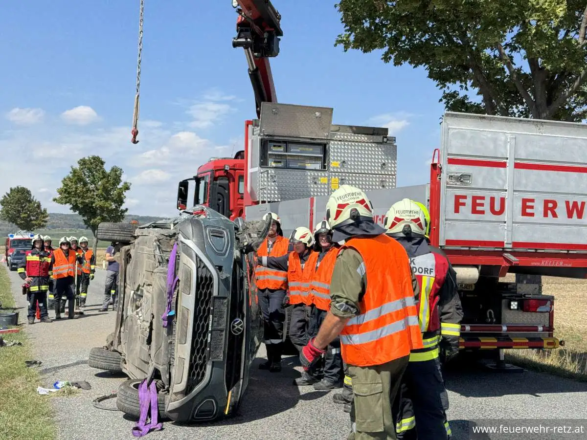 Foto 1, 27.08.2026, Technischer Einsatz - PKW-Bergung Foto 1, 27.08.2026, Technischer Einsatz - PKW-Bergung