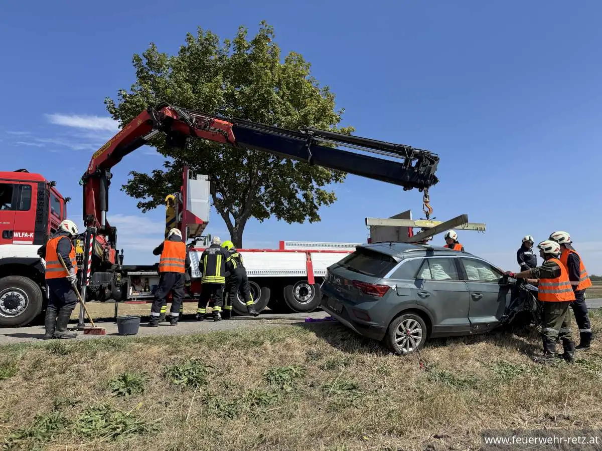 Foto 3, 27.08.2026, Technischer Einsatz - PKW-Bergung Foto 3, 27.08.2026, Technischer Einsatz - PKW-Bergung