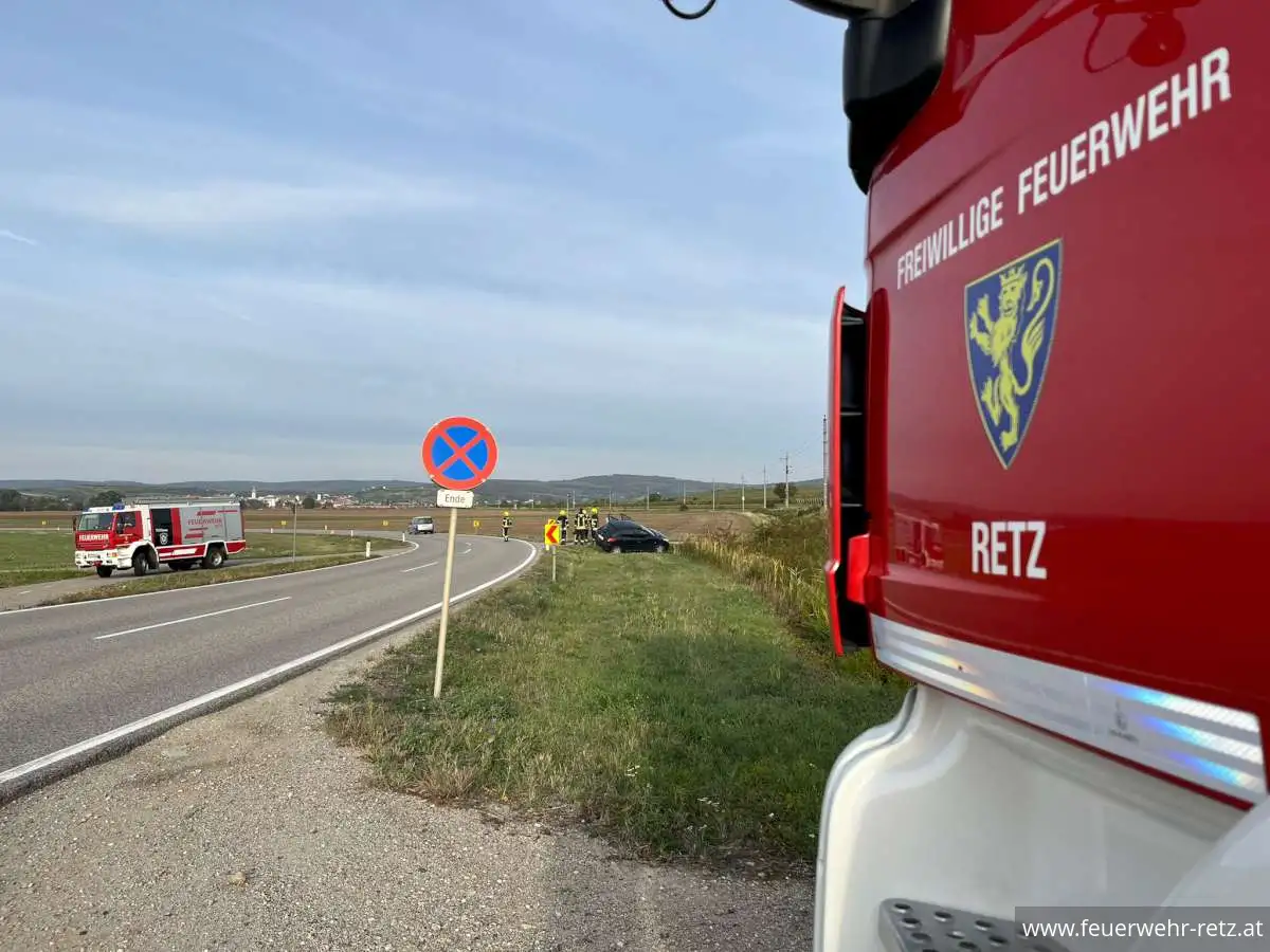 Foto 1, 05.10.2026, Technischer Einsatz - PKW-Bergung