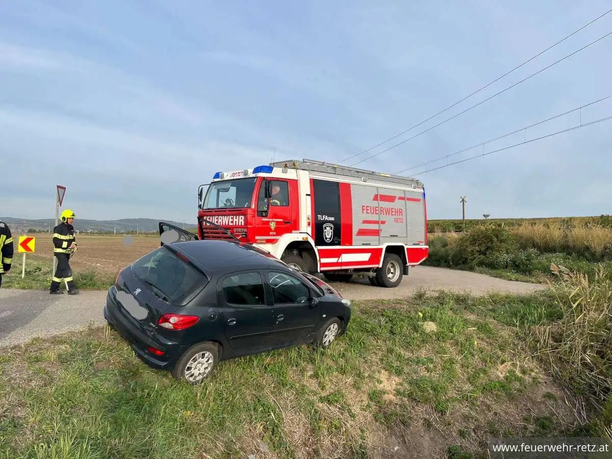 Foto 2, 05.10.2026, Technischer Einsatz - PKW-Bergung