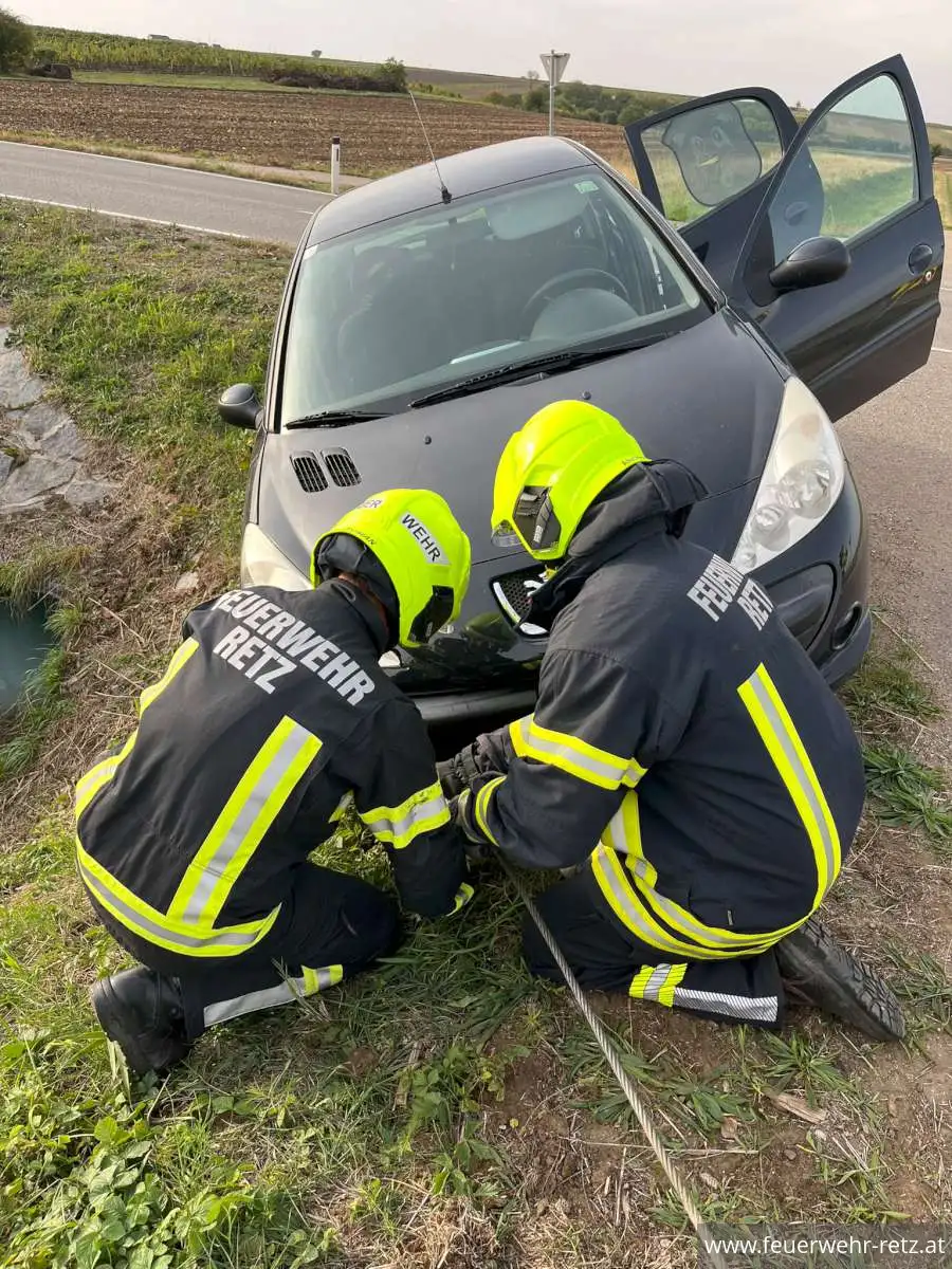 Foto 3, 05.10.2026, Technischer Einsatz - PKW-Bergung