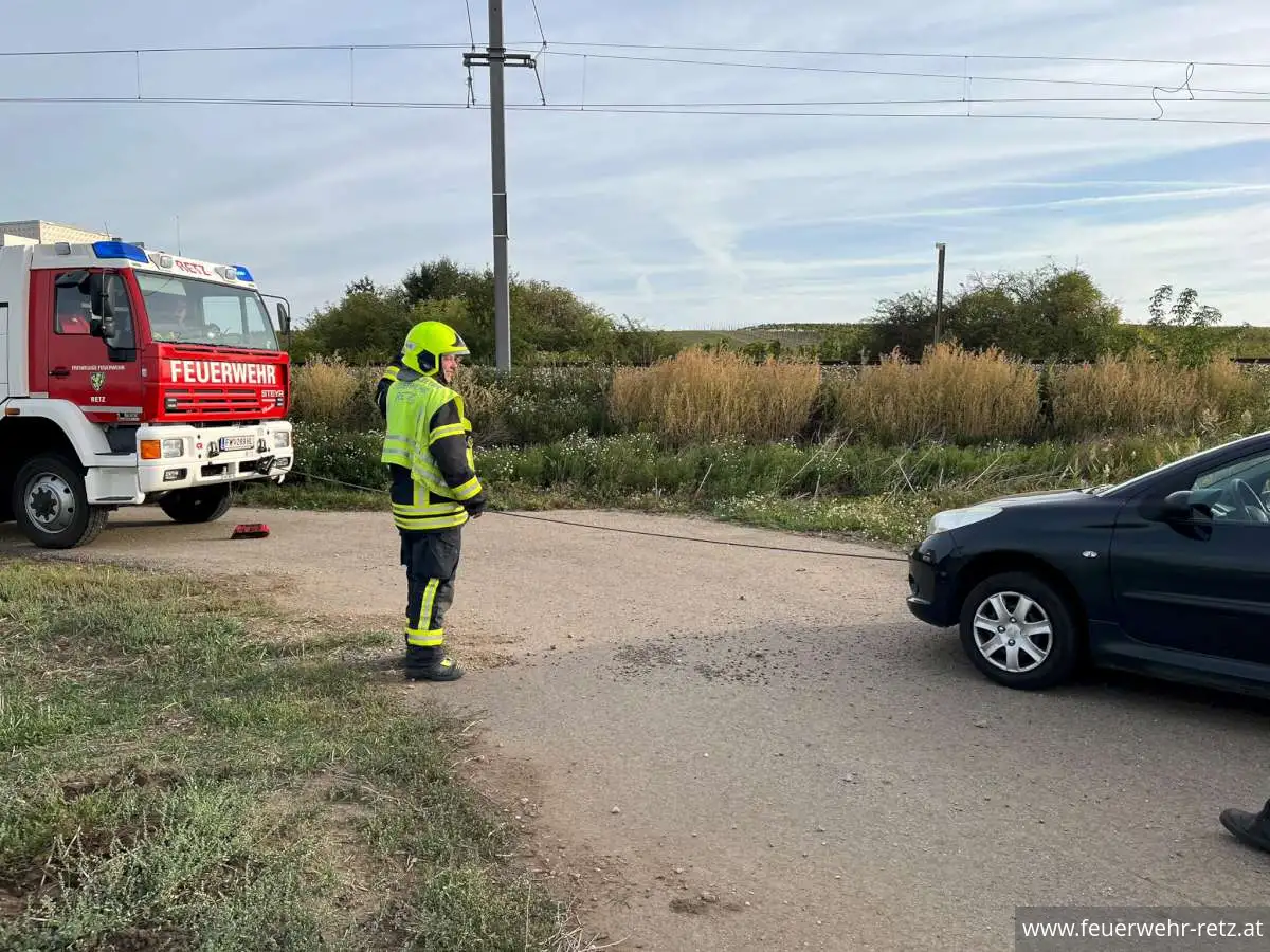 Foto 4, 05.10.2026, Technischer Einsatz - PKW-Bergung