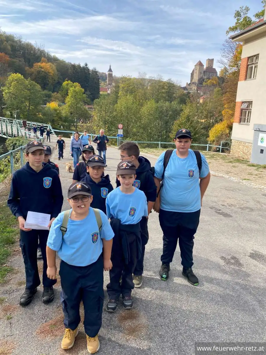 Foto 1, 19.10.2026, Feuerwehrjugend Retz erfolgreich beim Fertigkeitsabzeichen „Sicher zu Wasser & Land“