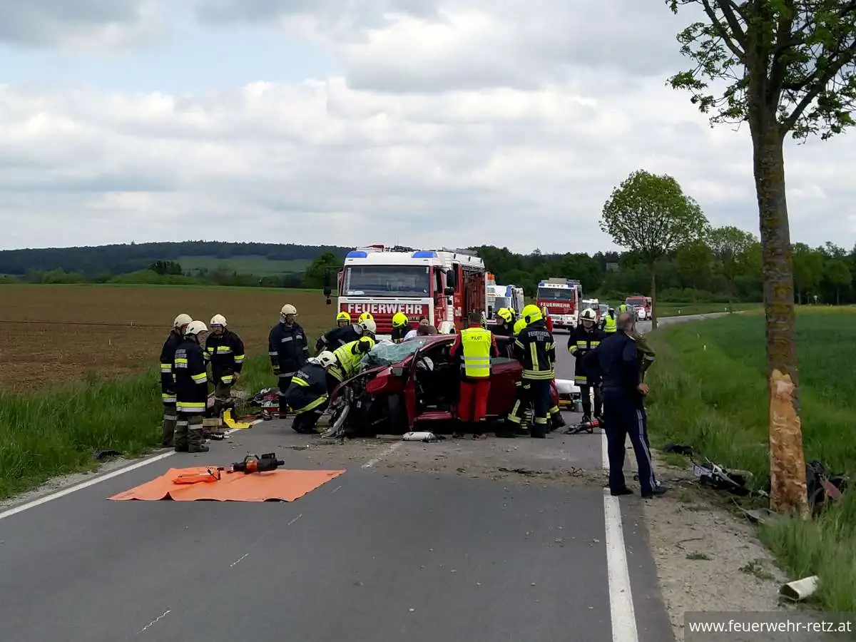 Foto 2, 25.05.2023, Technischer Einsatz - Verkehrsunfall mit eingeklemmter Person