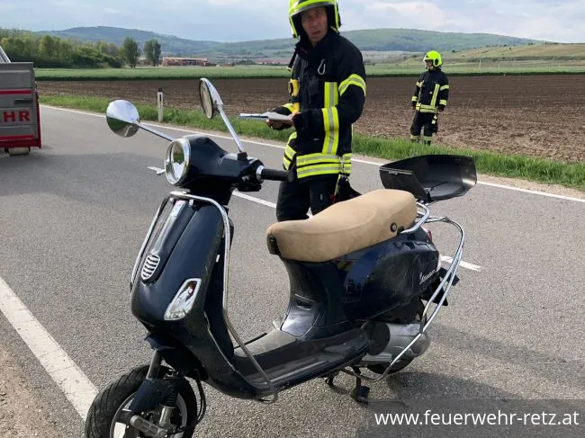 Foto 1, 11.05.2023, Technischer Einsatz - Bergung nach Mopedsturz