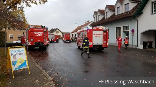 Foto 3, 30.10.2018, Brandeinsatz - Scheunenbrand in Pleissing-Waschbach Foto 3, 30.10.2018, Brandeinsatz - Scheunenbrand in Pleissing-Waschbach