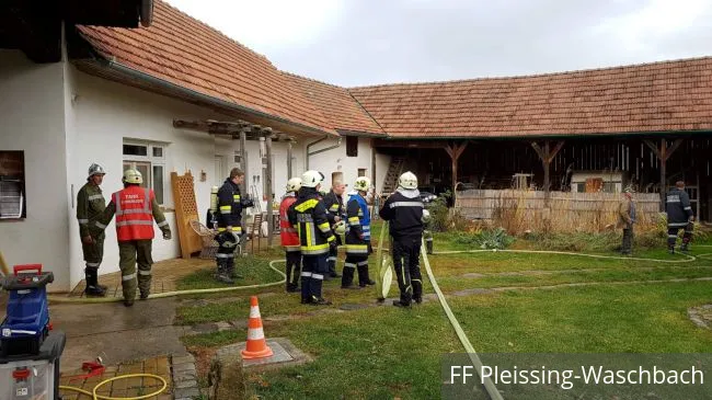Foto 6, 30.10.2018, Brandeinsatz - Scheunenbrand in Pleissing-Waschbach Foto 6, 30.10.2018, Brandeinsatz - Scheunenbrand in Pleissing-Waschbach