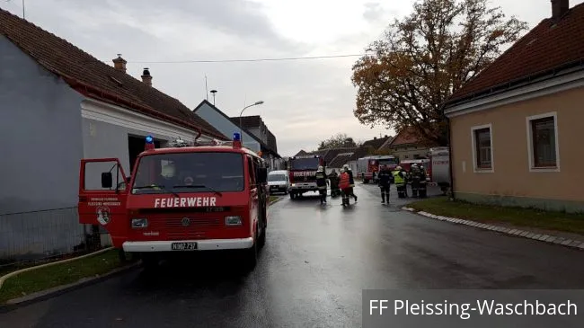 Foto 7, 30.10.2018, Brandeinsatz - Scheunenbrand in Pleissing-Waschbach Foto 7, 30.10.2018, Brandeinsatz - Scheunenbrand in Pleissing-Waschbach