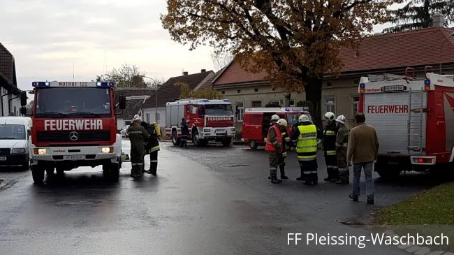 Foto 8, 30.10.2018, Brandeinsatz - Scheunenbrand in Pleissing-Waschbach Foto 8, 30.10.2018, Brandeinsatz - Scheunenbrand in Pleissing-Waschbach