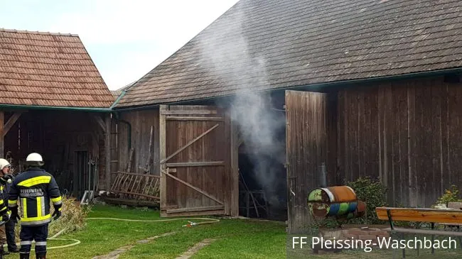 Foto 11, 30.10.2018, Brandeinsatz - Scheunenbrand in Pleissing-Waschbach Foto 11, 30.10.2018, Brandeinsatz - Scheunenbrand in Pleissing-Waschbach